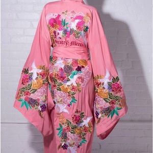 Nichole Lynel Beautiful Embroidered Kimono - Size XL